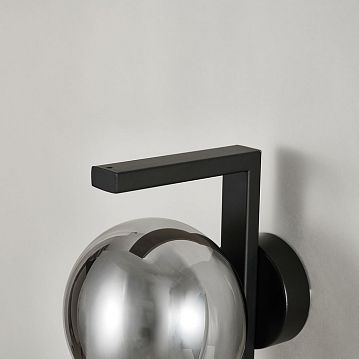 4054-1W Arcata настенный светильник D160*W130*H170, 1*G9*28W, excluded, каркас матового черного цвета, серый плафон с зеркальной тонировкой из выдувного стекла, лампу G9 можно менять, 4054-1W  - фотография 3